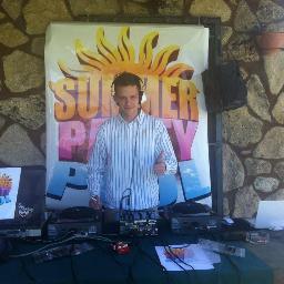 DAVID D.R DJ & PRODUCTOR DE MUSICA ELECTRONICA HOTMAIL drf241185@hotmail.com
Facebook pagina oficial http://t.co/1HiahrN4