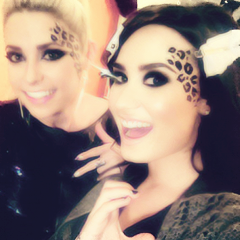 Apenas, mais um lovatic pelo mundo *-*