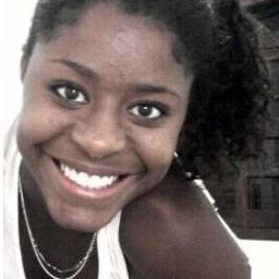 Uma menina sonhadora, que corre atras dos seus sonhos e objetivos. Que vive sempre com o sorriso independente de tudo.  ;)) muito prazer . . Maria Victoria !