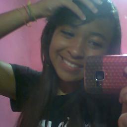 Meu outro Twitter @EvelynAndradeC :)