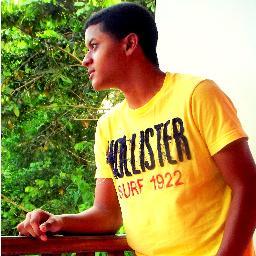 • 'Biografia {?}
Fala sério! Como vou resumir minha
vida aki no twitter?
;P  http://t.co/eAyUqshe