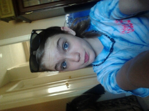 hi my name is shania . im from Pennsylvania . I love to ride horses . and im single . Im an outdoors person .
