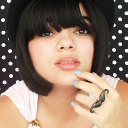 Vamos viver tudo que há pra viver , vamos nos permitir ...
emile enghel - 19 -  meu moozi @oi_maac. (12/06/2010) #photografy