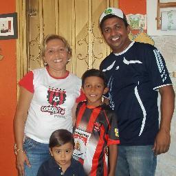 muy pana, buen esposo, mejor padre, a veces amargado, rumbero y con decisiones propias