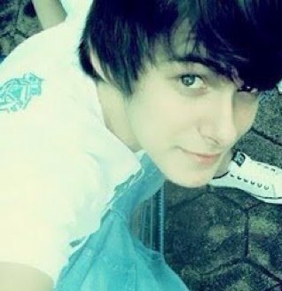 whitecolourlov5's profile picture. student