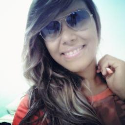 Quando se sentir só, pense em Deus, e você não estará mais só. Quando alguém te magoar, não retribua, apenas deseja que ele seja feliz.