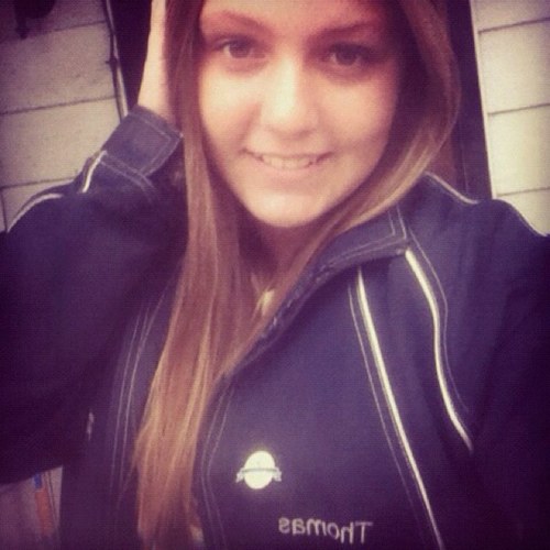 follow me please! :) I'd gladly follow you back!;) I love Justin Bieber and DWW! I am a singer!:D (y)