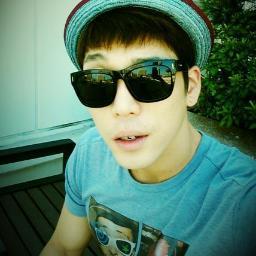 KiloDez2's profile picture. Passionate entrepreneur. Hardcore coffee maven. Evil internet specialist. Beer evangelist. Writer. General thinker. Unapologetic tvaholic.