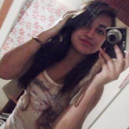 vivi com α cαbeçα nα luα, com músicα no ouvido e corαção nα bocα :) elα é meninα e mulher, elα sαbe muito bem o que quer .
