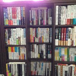 読書大好き人間。ビジネス書、ミステリ小説、漫画が主です。興味ある本を見つけると反射的に買ってしまい、未読本は常時500冊以上。妻からは「病気」と言われています。