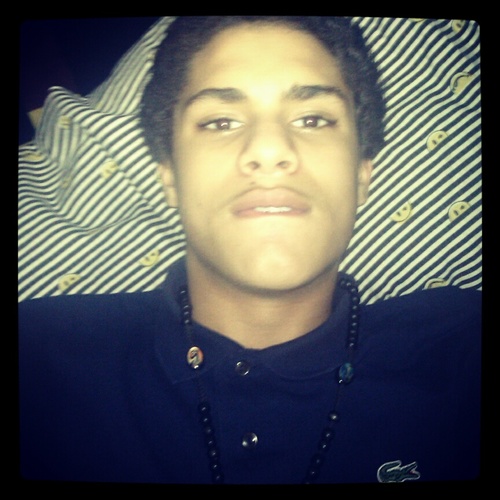 I'm AJ... tall lightskin nigga.. athletic.. loyalty is a must that's why my circle small.. treat that follow like a hoe n hit that bitch
