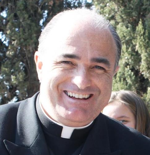 Sacerdote de Jesucristo, legionario de Cristo por la gracia de Dios.