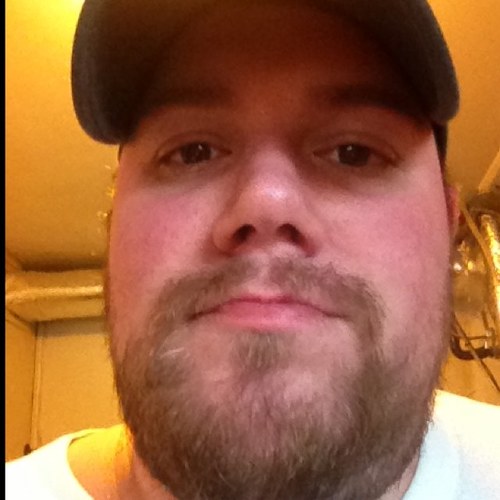 FamousH's profile picture. 