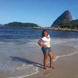 Sabe aquela menina que vem chegando toda trabalhada na camera lenta e ai tropeça e se estabaca no chão? Pronto, sou eu.