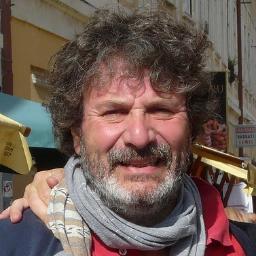 - γεια σας -
Sono un giornalista friulano, sognavo di vivere in Grecia e adesso eccomi qua. In un'isoletta delle Cicladi