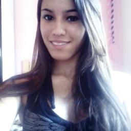 Morena, Olhos castanhos, São paulina, Amo meu Twitter... Quer saber mais ? Segue ai !!! =D
