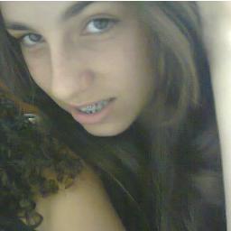 eu gosto de chocolate, e tenho um arco e flexa,posso te matar e te trazer de volta so pra matar de novo.#Chalé13 , mana da @_destruidora e caçadora.