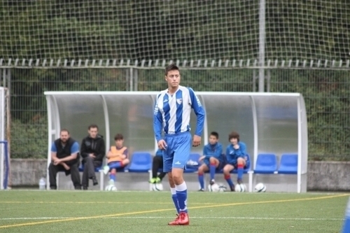 Jugador del C.D Mungia primera . Amante del futbol y las chicas . Andaluz .