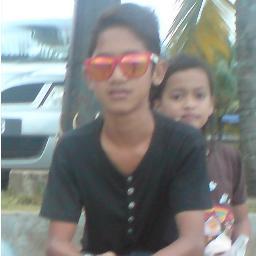 lantwint0e's profile picture. hello/ my name : azlan , 15 , kuantan ~~
follow me ~~ i follow you back ^__^ ~~