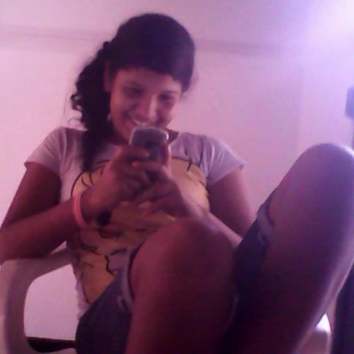 ValenthcValent's profile picture. Cuando estoy triste, miro al cielo y pienso: el sol también está solo y sigue brillando.