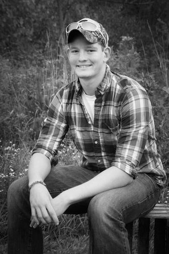 CjLaurenty's profile picture. gotta love them country girls :)