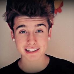 LikesLuis's profile picture. Ela me disse que amar era sofrer, e eu olhei pra ela e disse que sofreria por ela.
Guarujá- SP