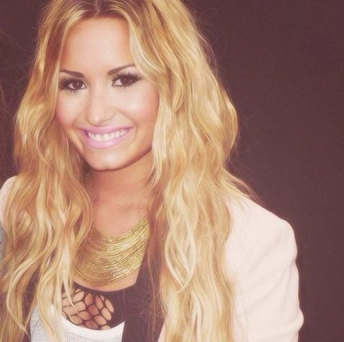 ♥Demetria Lovato ♥Is the reason I am still here.She gets me through everything nobody will ever know just quite how, ♥#Lovatic ♥UNBROKEN♥