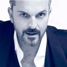 Boselista's profile picture. Yo quiero ser una chica Almodóvar,y vivir como @Boseofficial pasar de todo y no pasar de moda,bailar con el (lo que sea) el ultimo cuplé...
