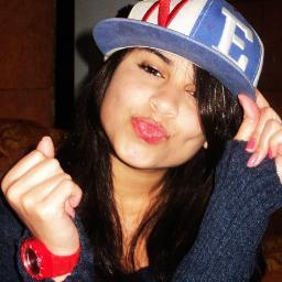 - Nem melhor ,nem pior apenas única que faz a diferência com simplicidade ;; Faça acontecer que eu faço valer a pena ;D  ,segue? ;*