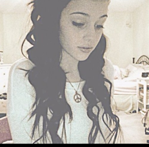 Hey my name is emma im a #beliber and a #directioner and im 17 the persone i love out of one direction is @zaynmalik and I love justin i got to meet him