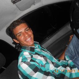 ≠                                      Tô me afastanto de tudo que me atrasa, me engana, me segura e me retém. Fui ser feliz e não volto ! ☼