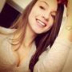 Sou divertida, adoro sair com os amigos e sou feliz ! Isso que importa ! Curtiu? Seguee ae !