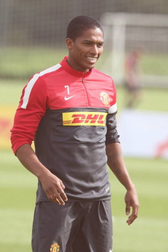 I love antonio valencia♥.                                     FOLLOW MY NEW TWITTER @eyeheartnani