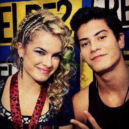 Esquecer você seria: perder a minha identidade, apagar a melhor parte da minha vida…Tudo isso porque eu amo voces ! @Aguiarthur   &    @Lua_Blanco