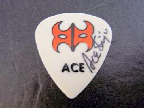 face to aceがこよなく好きです。
解散組ですが…聖飢魔II、ACE、XENONが大好きです。バンド組んだりもしてましたが今は稼動してません;
キーボード、ギター、アコギは只今練習中。
Twitter初心者の為、あまりよくわかっていませんのでご指導ください！