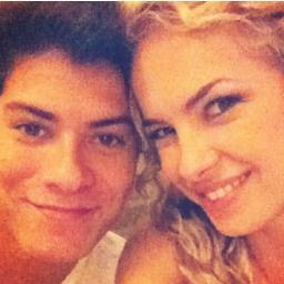 Pode Parecer Patético Mais o Meu Amor Por Voces e Maior Que o Universo : @Aguiarthur e @Lua_Blanco
Since:12/06/2012 DONOS: @NunesRaquel_  e @REBELDIINHO