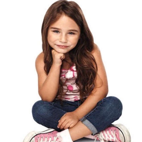 Hello I'm Janie Hobbs! 5 years old. You may have seen my dad on tv. My sister is Emily and my brother is Joe. (: ❤ (Not Bailey Michelle Brown)