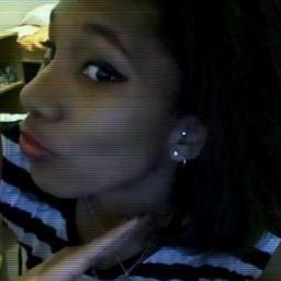 IDGAF97's profile picture. Ouai c'est vrai, j'suis relou à la base, chelou sur les bords, bizarre sur mes phases!