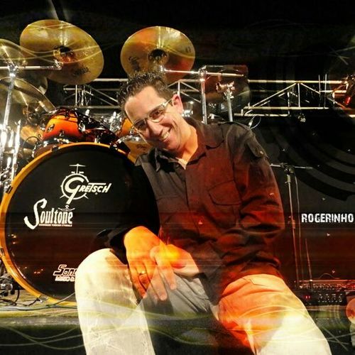 Deus não se esconde de você, por isso não esconda Deus dentro de você! Endorsee Gretsch / Soultone Cymbals /KickPort. http://t.co/Mv4us0af