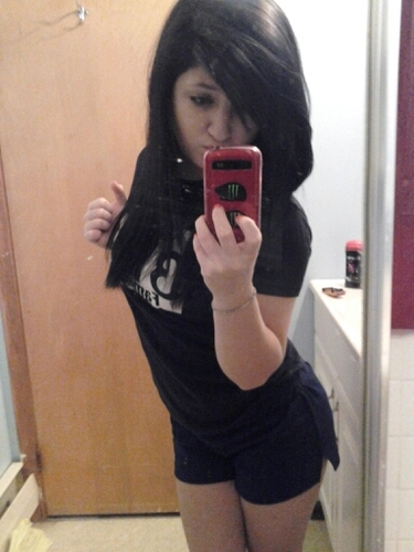 im Tiffany and i love to dance and cheer follow me ;)