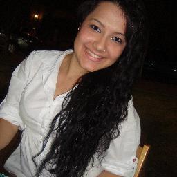 Um pouquinho de mim.. sou uma garota extrovertida, legal, gosto muito de conversar... amo fazer novas amizades e etc..!