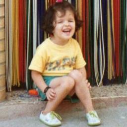 Nunca desistas de un sueño. Solo trata de ver las señales que te lleven a él. ;)