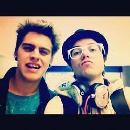 Fã Clube dedicado ao baterista Loiraço @thomasrestart s2 Viiiiiiida 3 
since: 13/08/10 
Dona: Vitória...