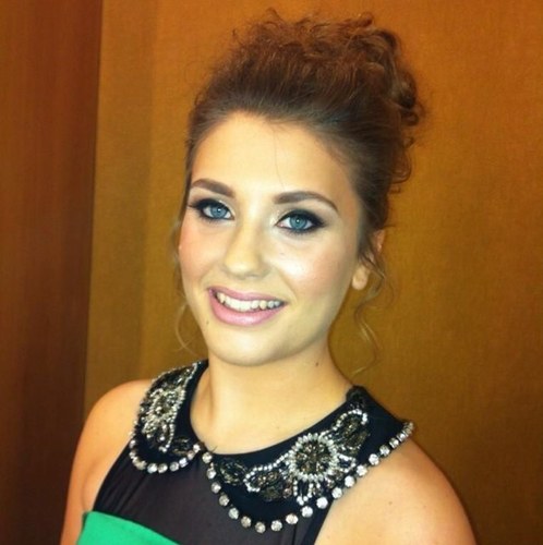 @_EllaHenderson1