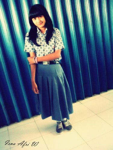 Follow twitterku yang @isnaafriwulan :)