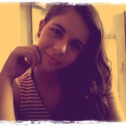 ooi :)  Prazer Rafaella,segundo nome Cíumes -'- sou feeia e mt inrritante ;P e sou do meu thuco lindo  @MahReisFC a 1 ano ..o resto ñ é da sua conta