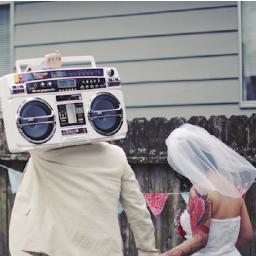 Somos una empresa dedicada a la produccion musical, especializada en matrimonios.