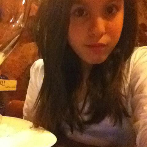 Apenas uma Belieber misteriosa, que é uma grande fã da @takeyoubieb4s bjs | Laura followed me and Replied  me: 16/12/2012