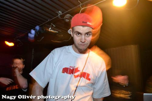 Magyar hip-hop/rap előadó, producer.
Hivatalos youtube oldalam:
http://t.co/R4zpvdEs
Hivatalos rajongói oldalam :
http://t.co/ur5Y0wtv