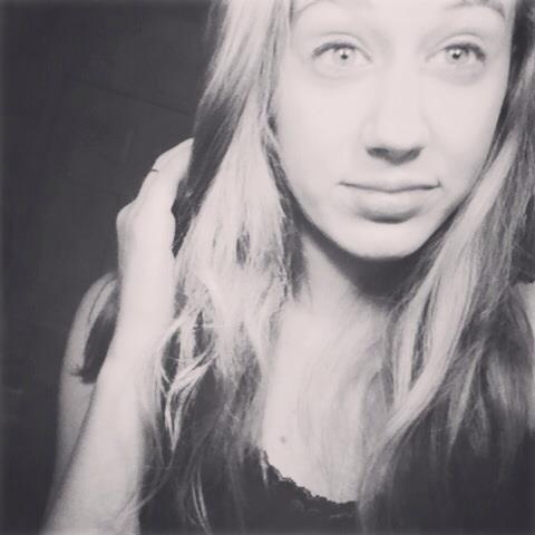 The skater type of girl ^o^ I love going to the movies with my friends c: I'm a singer, with the dream of making it big, like everyone else (: